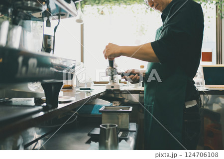 coffee shop 124706108