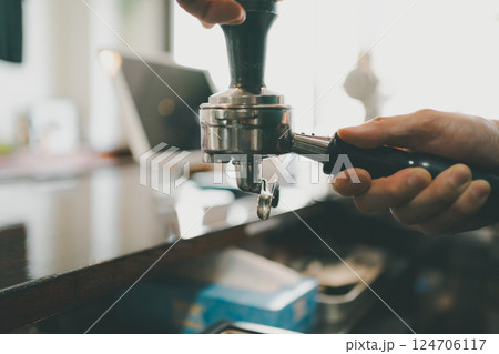 coffee shop 124706117