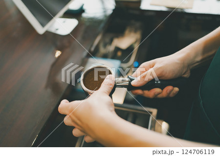 coffee shop 124706119