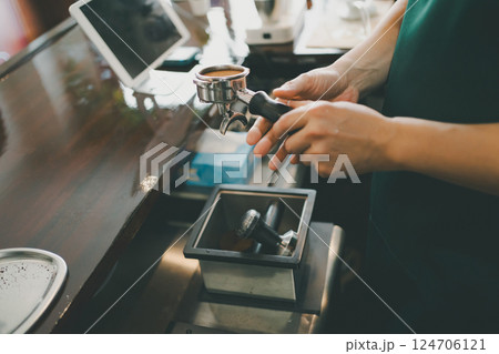 coffee shop coffee shop 124706121