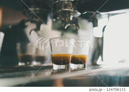 coffee shop 124706131