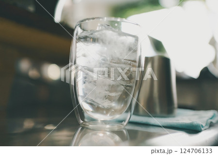 coffee shop 124706133