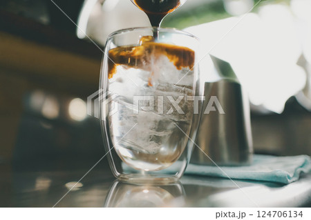 coffee shop 124706134