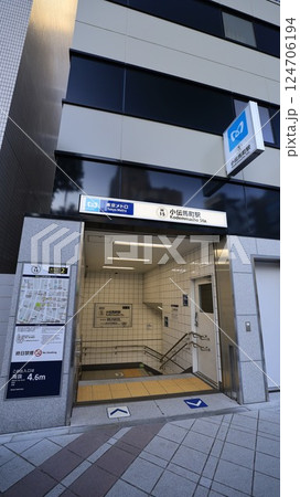 東京メトロ日比谷線の小伝馬町駅2番出入口 東京メトロ日比谷線の小伝馬町駅2番出入口 124706194