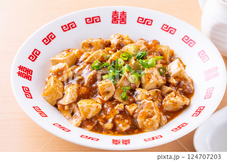 麻婆豆腐を食べる 麻婆豆腐を食べる 124707203