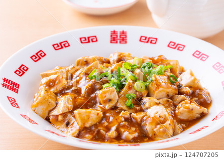 麻婆豆腐を食べる 124707205