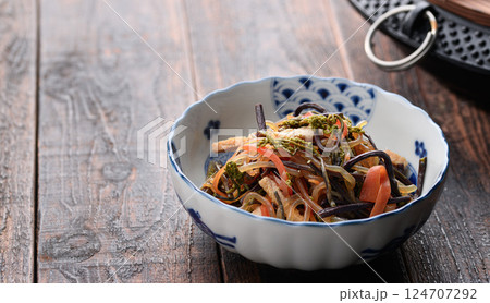 春の贅沢　蕨とこんにゃくの煮物 （ 常備菜 ） 124707292