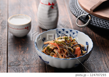 春の贅沢　蕨とこんにゃくの煮物 （ 常備菜 ） 124707293