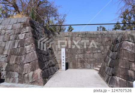 伊丹市　伊丹駅前の有岡城城跡 124707526