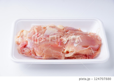 生の若鶏もも肉 生の若鶏もも肉 124707880