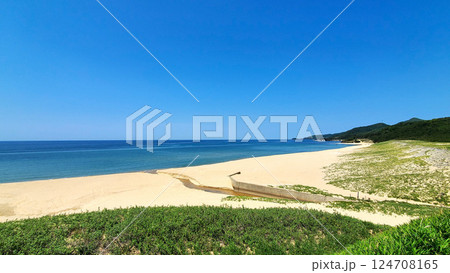 青い空と青い海 124708165