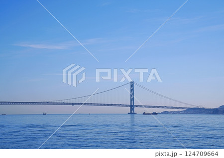 兵庫 明石 大蔵海岸公園から見た明石海峡大橋と岩屋(南東方向、晩春) 兵庫 明石 大蔵海岸公園から見た明石海峡大橋と岩屋(南東方向、晩春) 124709664