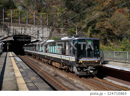 福知山線　武田尾駅に到着した223系電車 124710863