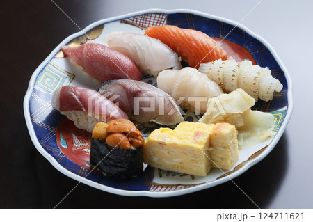 寿司盛り合わせ 124711621