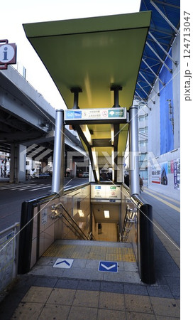 東京メトロ日比谷線の仲御徒町駅と都営大江戸線の上野御徒町駅の3番出入口 124713047