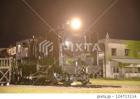玖珠郡(玖珠町) 豊後森機関庫 国鉄9600形蒸気機関車29612号機 夜 玖珠郡(玖珠町) 豊後森機関庫 国鉄9600形蒸気機関車29612号機 夜 124713114