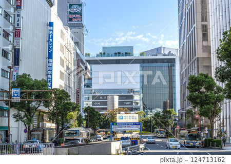 神奈川県横浜市の都市風景　横浜駅 124713162