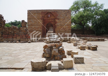 インド　世界遺産デリーのクトゥブ・ミナールとその建造物群 124714370