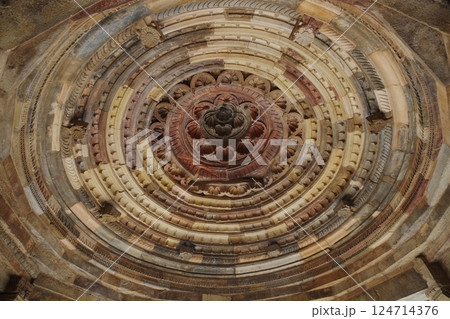 インド 世界遺産デリーのクトゥブ・ミナールとその建造物群 インド 世界遺産デリーのクトゥブ・ミナールとその建造物群 124714376