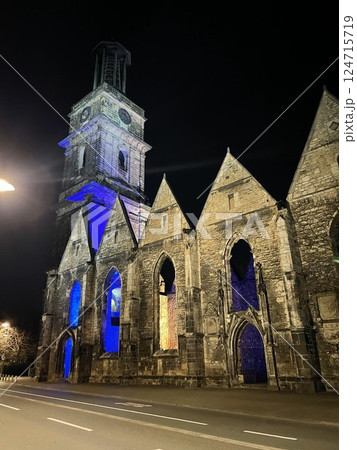 ハノーファーの夜の教会 124715719