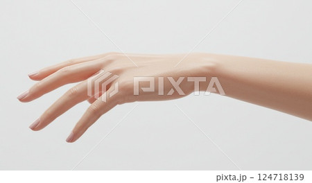 女性の指 124718139