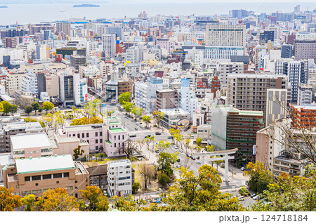 鹿児島県鹿児島市の城山公園から見た市街地　鹿児島の中心地 124718184