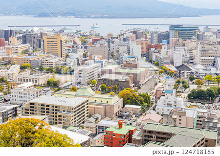 鹿児島県鹿児島市の城山公園から見た市街地　鹿児島の中心地 124718185