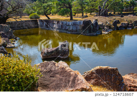 【京都風景】二条城 早春の二の丸庭園 【京都風景】二条城 早春の二の丸庭園 124718607