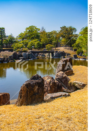 【京都風景】二条城　早春の二の丸庭園 124718609