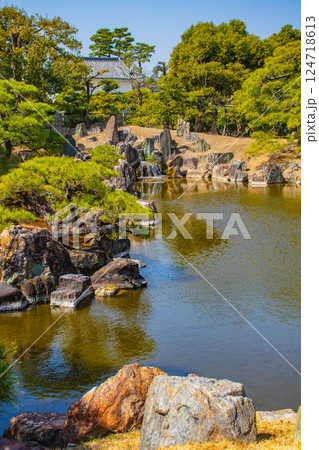【京都風景】二条城 早春の二の丸庭園 【京都風景】二条城 早春の二の丸庭園 124718613