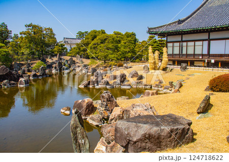 【京都風景】二条城　早春の二の丸庭園 124718622
