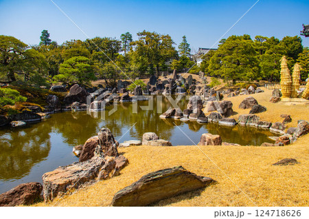 【京都風景】二条城 早春の二の丸庭園 【京都風景】二条城 早春の二の丸庭園 124718626