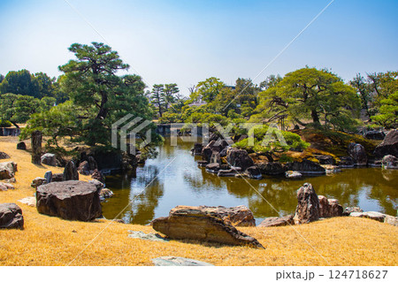 【京都風景】二条城 早春の二の丸庭園 【京都風景】二条城 早春の二の丸庭園 124718627