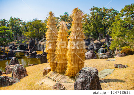 【京都風景】二条城 早春の二の丸庭園 【京都風景】二条城 早春の二の丸庭園 124718632