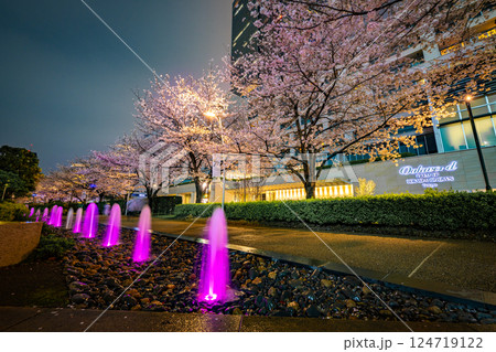 東京ミッドタウン　満開の桜 124719122