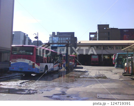 バス 交通 通行 124719391