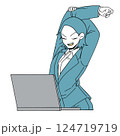 ノートパソコンの前で伸びをする女性会社員 124719719