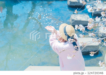 埼玉の元荒川の美しい桜 埼玉の元荒川の美しい桜 124720346