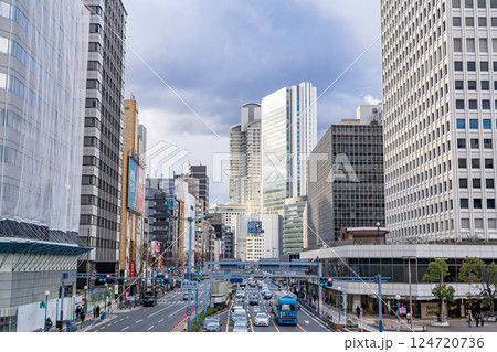 大阪市北区西天満から見る曽根崎通と西梅田のビル群(ブリーゼタワーとハービスオオサカ) 大阪市北区西天満から見る曽根崎通と西梅田のビル群(ブリーゼタワーとハービスオオサカ) 124720736