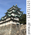 名古屋城の天守閣を見上げる　歴史感じる日本の名城 124721325