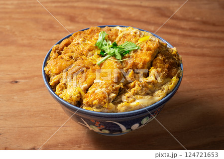 ボリューム満点のカツ丼 124721653