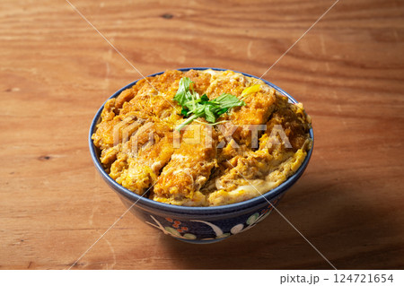 ボリューム満点のカツ丼 124721654