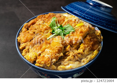 ボリューム満点のカツ丼 ボリューム満点のカツ丼 124721664