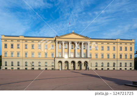 北欧ノルウェーの首都、オスロにあるオスロの宮殿 北欧ノルウェーの首都、オスロにあるオスロの宮殿 124721725