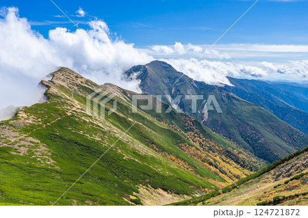 東天井岳から見る常念岳　北アルプス　大天井岳パノラマ銀座縦走登山 124721872