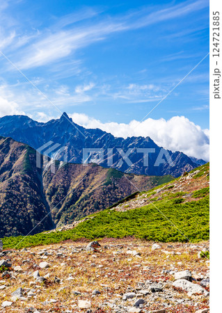 大天井岳から見る槍ヶ岳と北鎌尾根　北アルプス　大天井岳パノラマ銀座縦走登山 124721885