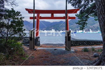 Torii Gate to Shinto Shrine on Turquoise Bay Waters 124726171