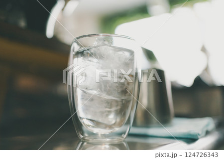 coffee shop 124726343