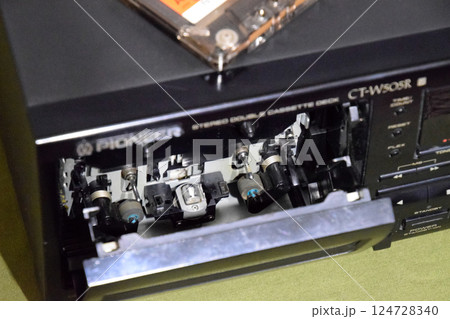 Cassette Deck Pioneer CT-w505r. cassette deck exterior. 124728340