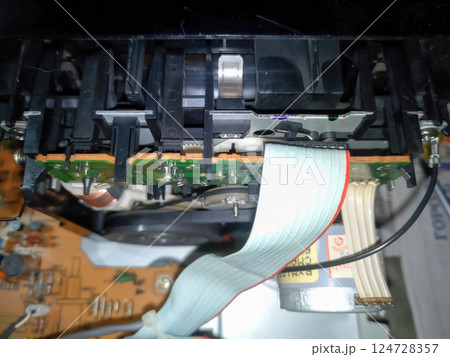 Tape pulling mechanism of the cassette deck. tape recorder 124728357